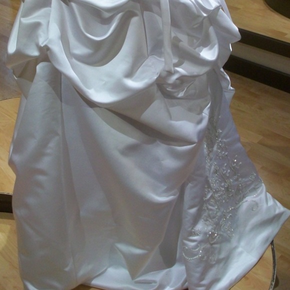 GUC Alfred Angelo Bridal gown - Picture 5 of 5